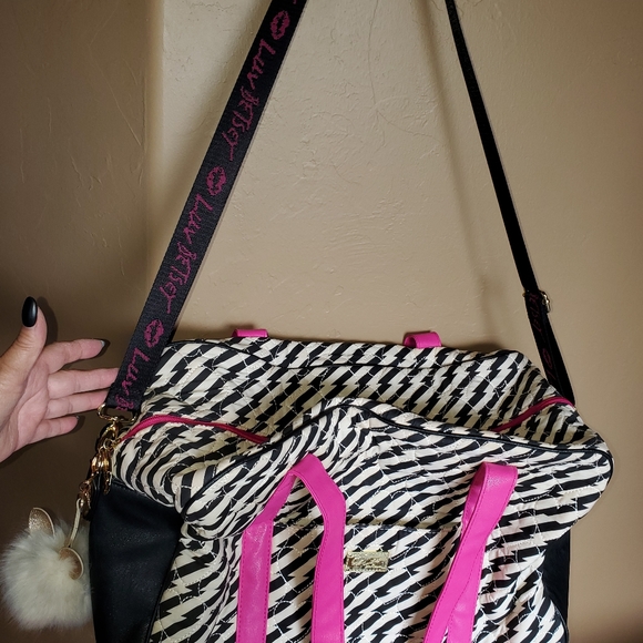 Betsy Johnson duffle bag - Picture 3 of 10